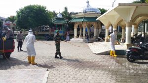 Kompi 2 Batalyon A Pelopor Melaksanakan Penyemprotan Disinfektan Di Aceh Besar