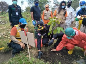 Wakil Wali Kota Malang Tanam Pohon Coklat Di TPU Sukorejo