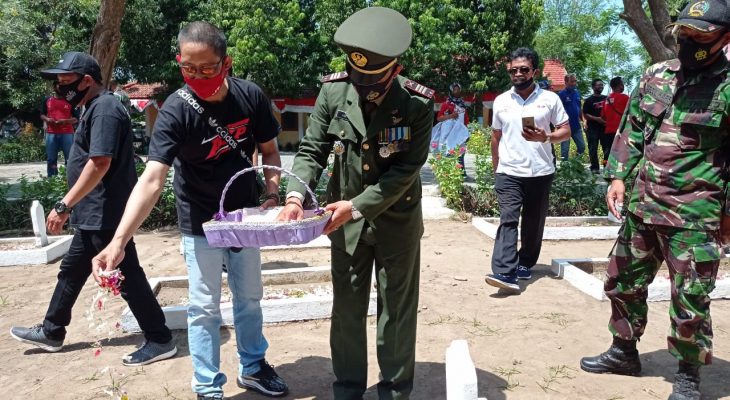 Bersama TNI-POLRI, AJP Peringati Hari Pahlawan di TMP Kraksaan