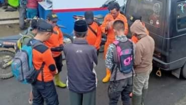 Team SAR Bambangan Kembali Evakuasi Pendaki Yang Terjatuh