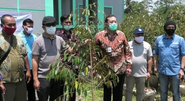 Warga 3 Desa di Banyumas Terima Ribuan Bibit Durian Bawor