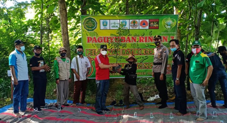 Kapolsek Babadan Dukung Kegiatan Penghijauan Lingkungan dan Pembelajaran Batik Ecoprint di Desa Sukosari