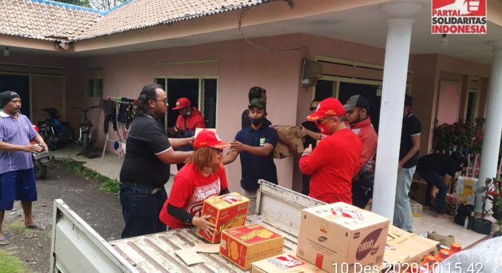 DPD PSI Kota Malang Salurkan Bantuan Langsung Pada Pengungsi Semeru