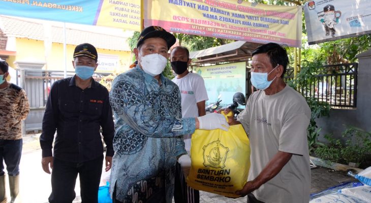 Bantu Korban Banjir di Kecamatan Tanggulangin, PJ.Bupati Sidoarjo Bagikan 754 Sembako