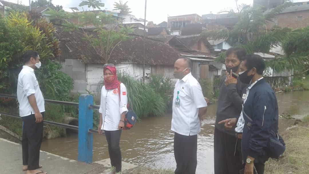 INAKER Bersama Lurah Tanjungrejo Tinjau Bangunan di Lokasi Rawan Bencana