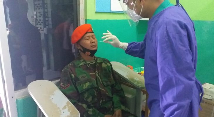 Peterjun Kipan B Yonko 469 Paskhas melaksanakan Rapid Test Antigen