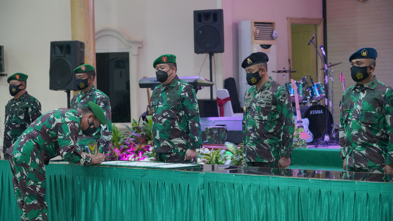 Pangdam ll/Sriwijaya Pimpin Acara Sertijab dan Penyerahan Jabatan Kapoksahli dan 3 Pamen