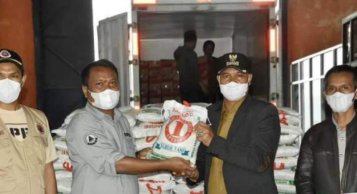 Plt Bupati Dailami Terima Logistik dari Pemerintah Aceh