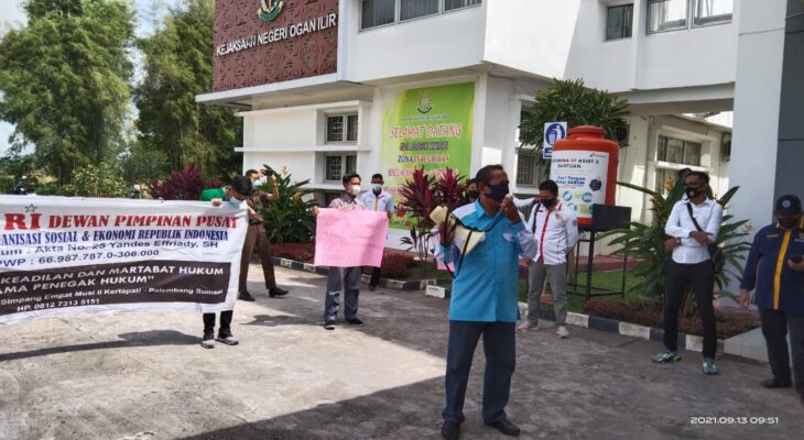 Demo di Depan Kantor Kajari Ogan Ilir, POSE RI Tuntut 3 Kasus Diusut Tuntas