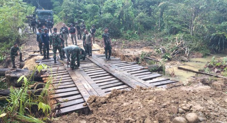 4 Hari, TNI dan Polri Berhasil Bangun 2 Jembatan Baru di Maybrat