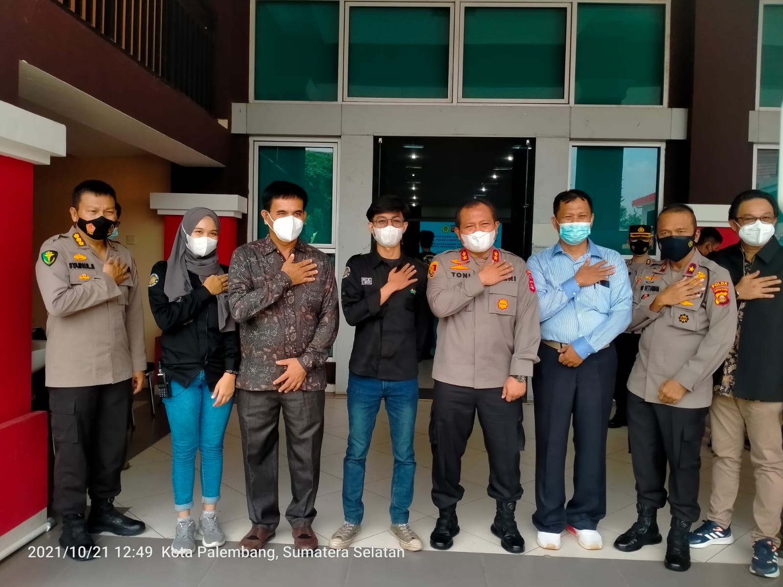 Kapolda Bersama Wakapolda Tinjau Pelaksanaan Vaksinasi Dosis ke 2 di Polsri Bersama DPD KAMSRI Sumsel