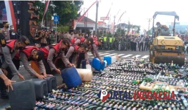 Ribuan Botol Miras di Purbalingga Dimusnahkan