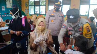 Vaksinasi Massal Presisi di SD Negeri 05 Tanah Abang Capai 170 Anak