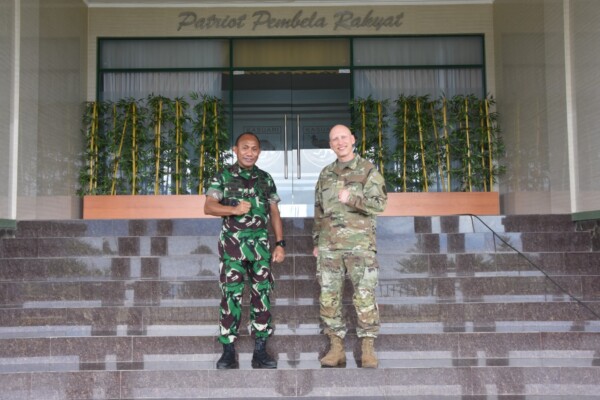 Pangdam Kasuari Perkenalkan Pahlawan Nasional Papua Barat kepada Perwakilan Athan AS