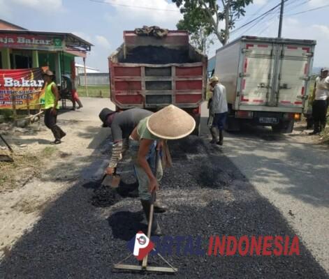 Jelang Mudik Lebaran, Sejumlah Jalan Rusak di Kebumen Diperbaiki