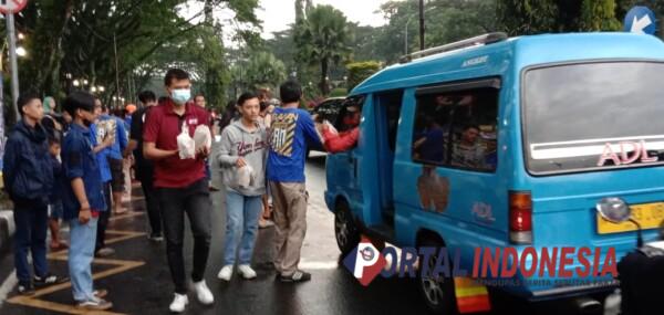 Sinergitas Relawan Malang #ESTEHANGET Bagikan 1000 Paket Takjil Gratis