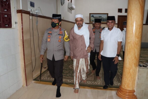 Jaga Kebhinekaan, Kapolda Jatim Silaturahmi ke Toga di Ponpes Sunniyah Salafiyah Pasuruan