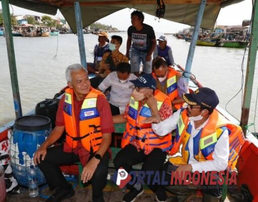 Gubernur Jateng Pantau Tanggul Jebol Penyebab Banjir di Semarang Utara
