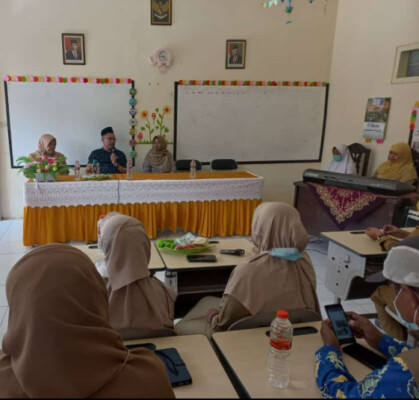 Kunjungi SLB di Lumajang, Anggota DPR RI Purnamasidi berikan Motivasi ke Siswa