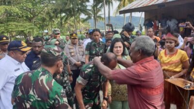 Pangdam Kasuari Sapa Masyarakat Tambrauw, Prajurit Harus berikan Pelayanan Terbaik untuk Masyarakat