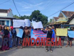 Demo Tolak Pelebaran Jalan, Warga Desa Jangkar Tuntut Rugi Ganti Untung