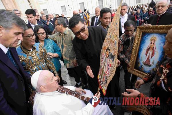 Kunjungan PWKI ke Vatikan, Hadiah Istimewa untuk Paus Fransiskus