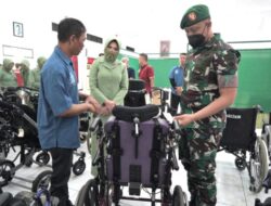 Seating Clinic dan Serah Terima Kursi Roda Adaptif kepada Penyandang Disabilitas Ganda Banyumas