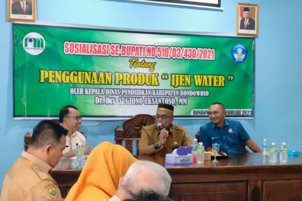 Wajib Minum Ijen Water, Kadis Disdik Bantu Dongkrak PAD Sekaligus Ajarkan Siswa Cintai Produk Daerah Sendiri