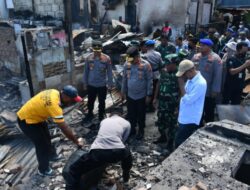 Pangdam Kasuari dan Kapolda Tinjau Langsung Lokasi Kebakaran di Sorong