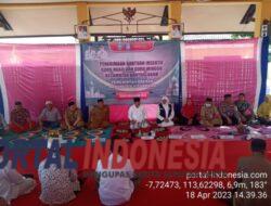 Bupati Situbondo Bersama Wabup Serahkan Insentif Guru Ngaji di Kecamatan Banyuglugur