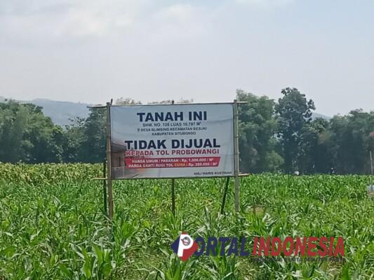 Spanduk "Tanah Ini Tidak Dijual Kepada Tol Probowangi" Jadi Perhatian Masyarakat di Situbondo
