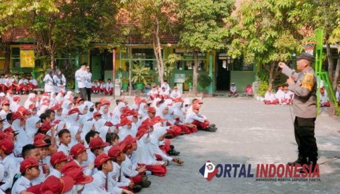 Anggota Polsek Sedati Sidoarjo Berikan Sosialisasi Anti Bullying dan Sekolah Ramah Anak