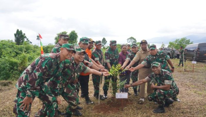 Kodam Kasuari Tanam 2.060 Pohon Peringati Hari Juang TNI AD 2023 “Kita Rawat Hutan Maka Hutan Rawat Kita”