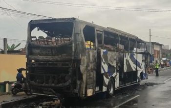 Bus PO Haryanto Terbakar di Ring Road Gamping Sleman