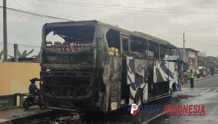 Bus PO Haryanto Terbakar di Ring Road Gamping Sleman