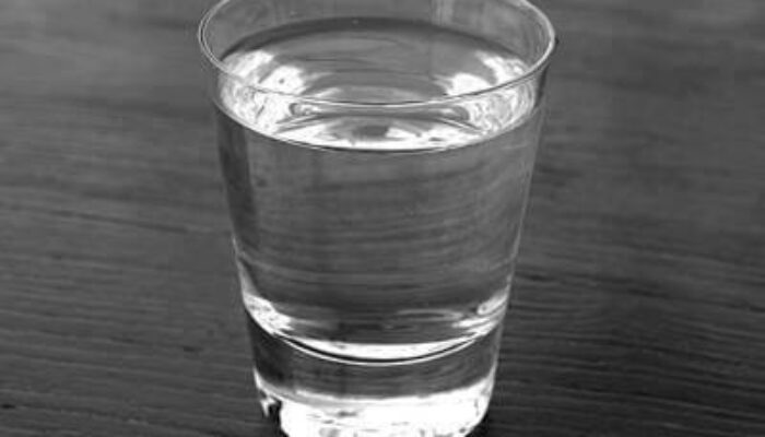 Rahasia Sehat: Minum Air Putih Saat Perut Kosong!