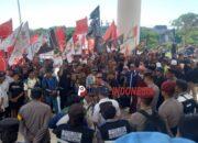 Aliansi GeRAM Luruk Kantor Bupati Pasuruan, Tuntut Proses Lelang Revitalisasi Pasar Cheng Hoo ‘Tidak ada Main’