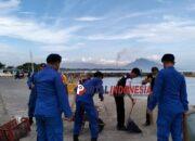 Peringati Hari Laut Sedunia, Satpolairud Polres Situbondo Gelar Aksi Bersih Laut di Pelabuhan Kalbut