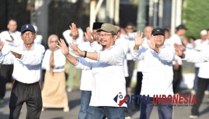 Jaga Kesehatan Agar Tetap Vit dan Bahagia di Masa Tua, Pj. Bupati Pasuruan Ajak Para Lansia Senam Pagi Bersama