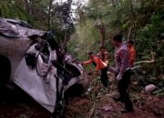 Fortuner Masuk Jurang di Jalur Bawang-Dieng, 4 Tewas