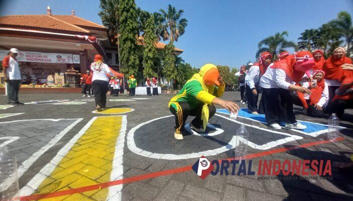 Meriahkan HUT Kemerdekaan RI, Lomba Estavet Air dan Belut di Dindikbud Kota Pasuruan Mengundang Tawa