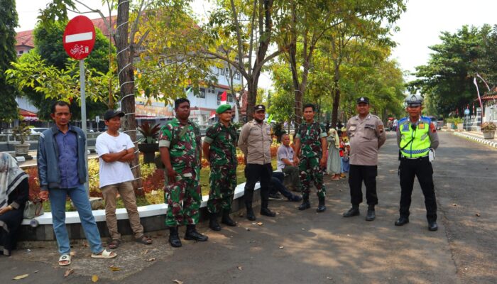 Puluhan Personil Gabungan Amankan Pelantikan Anggota DPRD Pekalongan