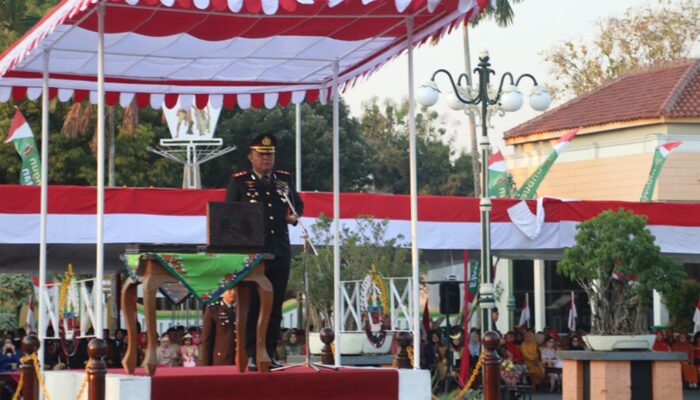 HUT ke-79 RI : Kapolres Blora Irup Penurunan Bendera Merah Putih