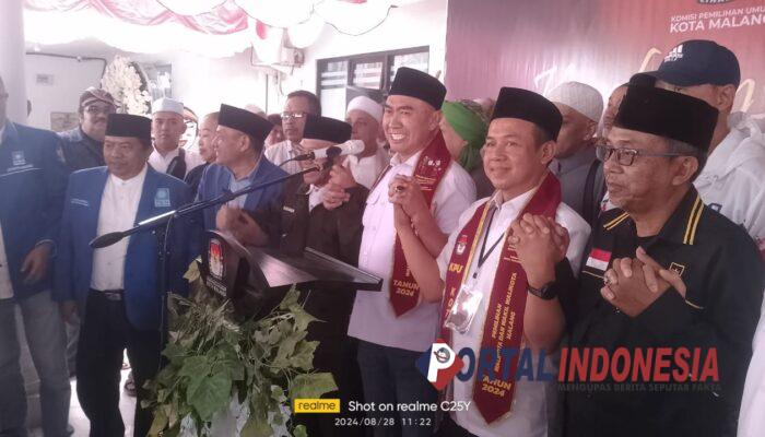 Usung Jargon ” Peduli Wong Cilik “, Ribuan Orang Antar Abah Anton – Dimyati Daftar Ke KPU Kota Malang