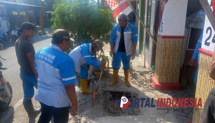 Dengan Tanggap dan Sigap Tim Satgas Jalan Menangani Trotoar Rusak di Trajeng