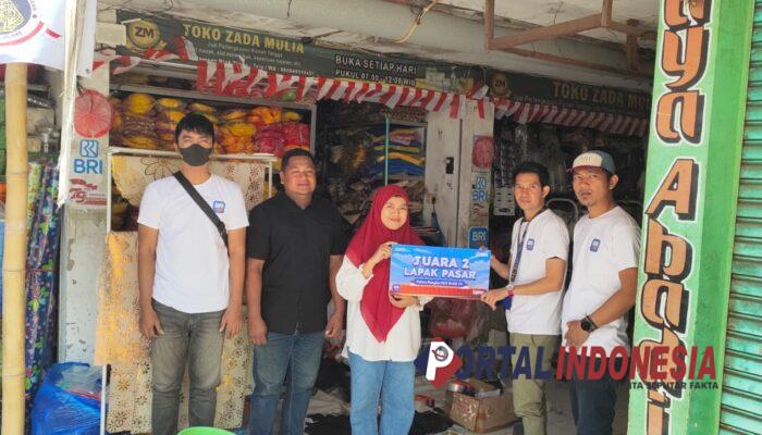 Meriahkan HUT RI ke-79, BRI Unit Kedamean Gelar Lomba Kebersihan Pasar UMKM