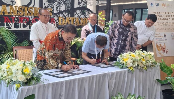 Peluncuran Perangko Khusus Kunjungan Paus Fransikus