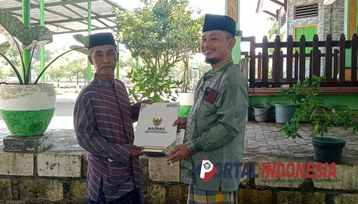 Baznas Sidoarjo Gelar Khotbah Jumat dan Beri Bantuan di Makam Dewi Sekardadu