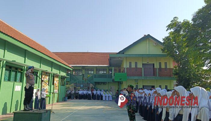 Polisi dan TNI Bina Disiplin Pelajar SMP di Krembung, Edukasi Bahaya Kenakalan Remaja dan Narkoba