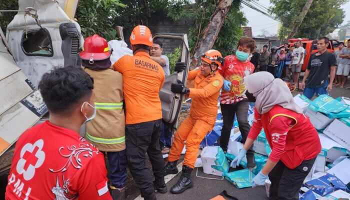 Pickup Hantam Pohon di Batas Kota Gunungkidul, Sopir Tewas